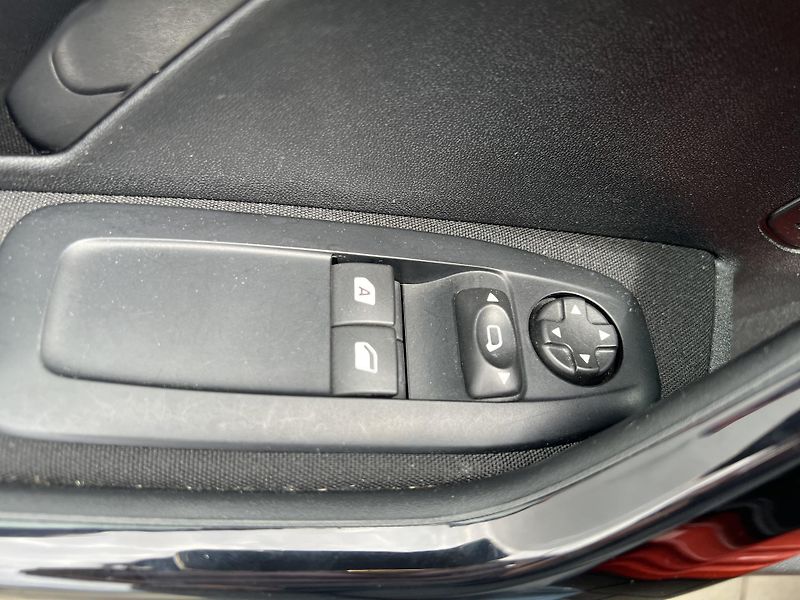 Peugeot 208 1.2*Servis*Tempomat*DPH* - fotka 11 z 37