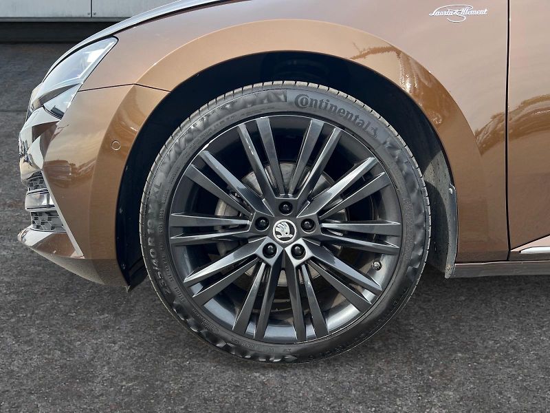 Škoda Superb (2023) L&K 140kW WEBASTO PANO TAŽNÝ - fotka 14 z 38
