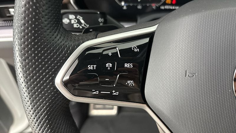 Volkswagen Touareg 3.0 TDI Tiptronic R-Line - fotka 14 z 33