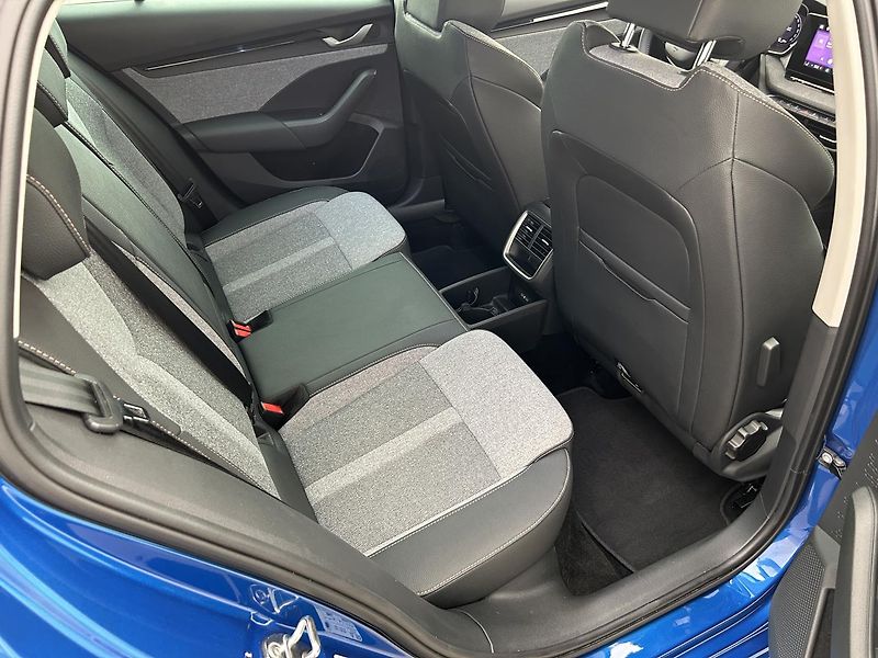 Škoda Octavia 1.5 TSI Top selection - fotka 23 z 26