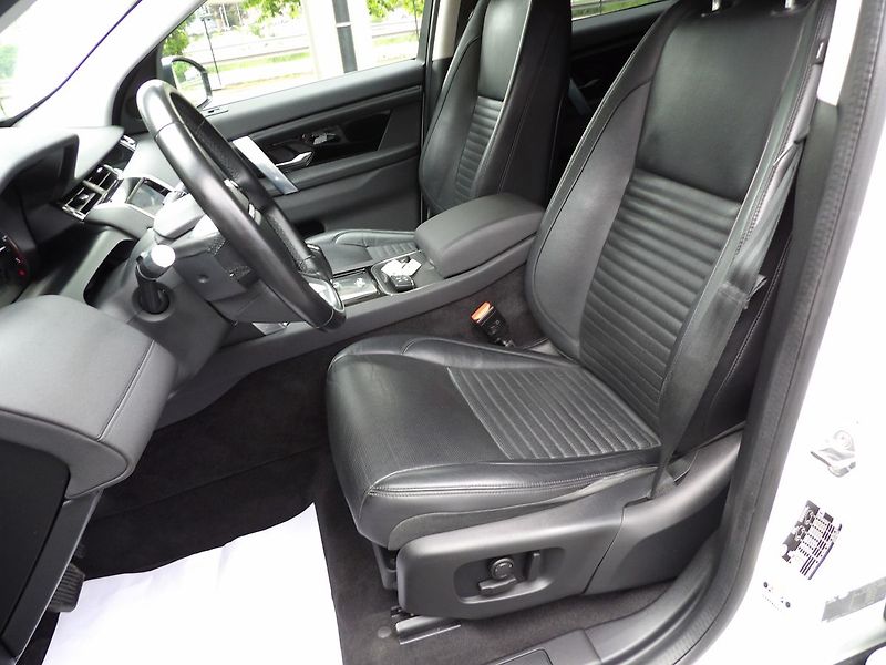 Land Rover Discovery Sport D150 S AWD A/T 7míst Tažné DPH - fotka 22 z 35