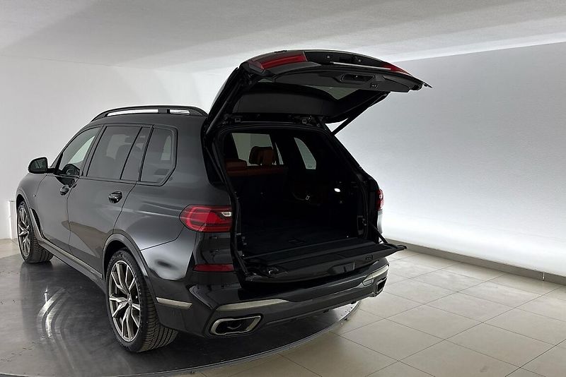BMW X7 M50i - fotka 11 z 31