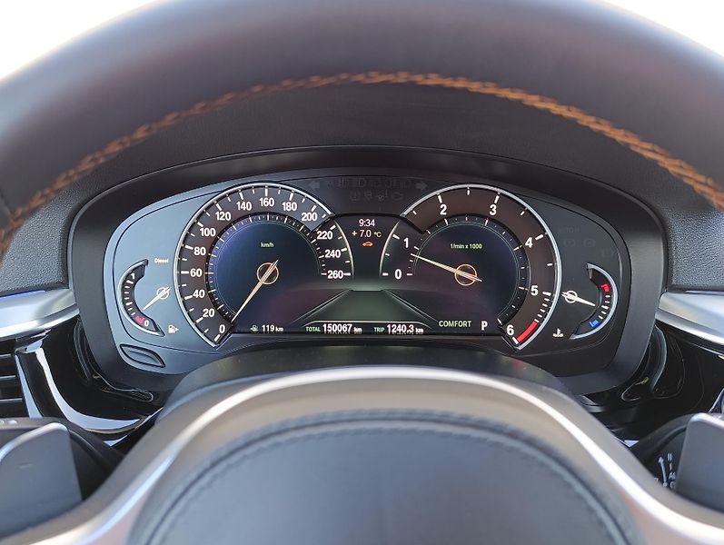 BMW Řada 5 540d xDRIVE MSPORT PANO DPH - fotka 22 z 34