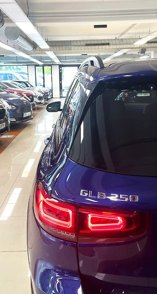 Mercedes-Benz GLB 250, 4 MATIC, ČR, REZERVACE - fotka 27 z 32