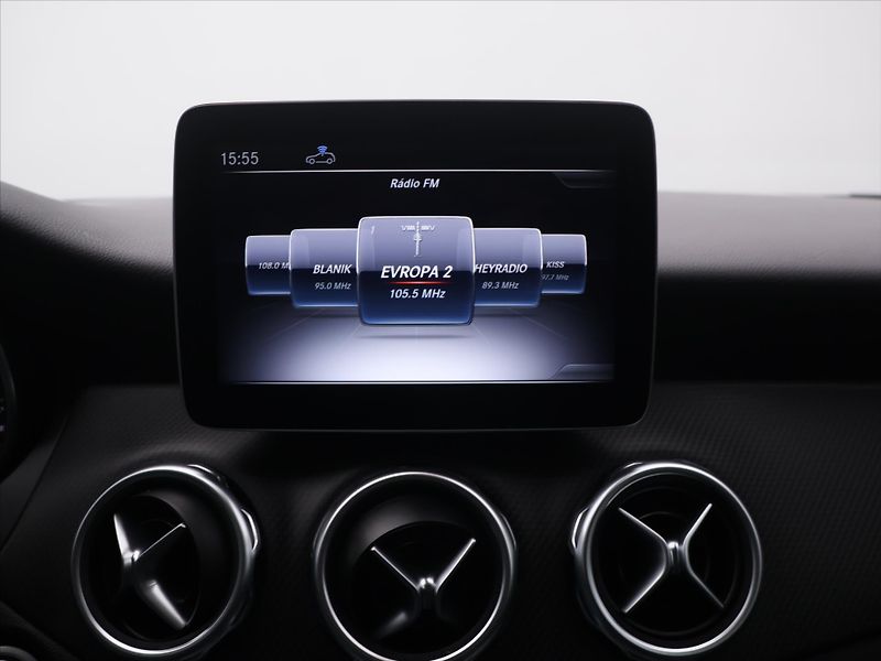 Mercedes-Benz GLA 2,1 200d 100kW 4Matic CZ DPH - fotka 18 z 29