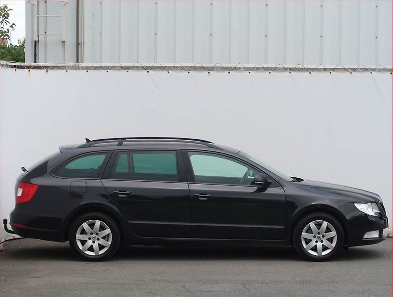 Škoda Superb (2011) Comfort 2.0 TDI, Automat, Navi - fotka 6 z 19