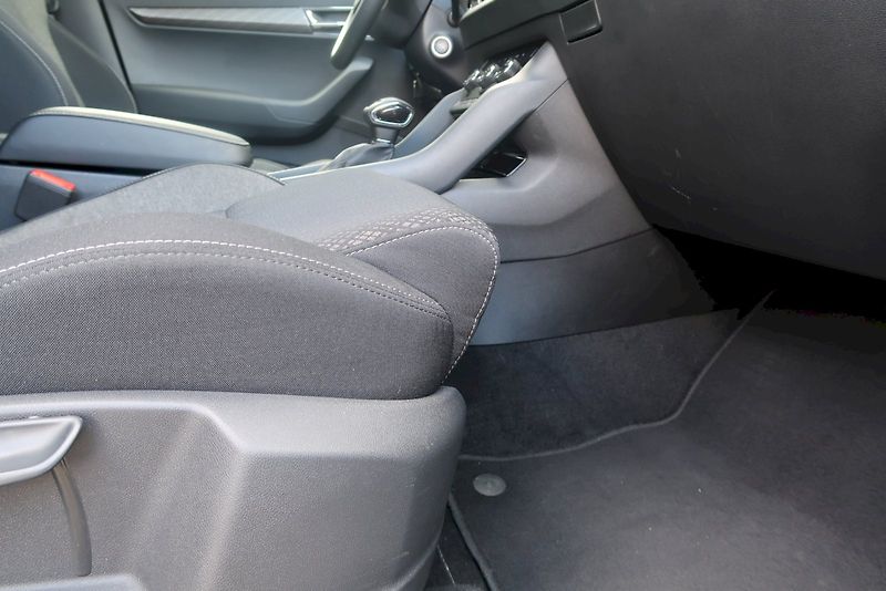 Škoda Karoq (2025) Top Selection 1.5 TSI 110 kW D - fotka 19 z 30