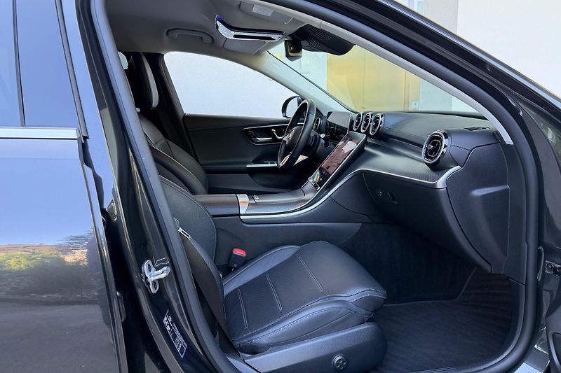 Mercedes-Benz Třídy C (2023) C 220d 4Matic Allterrain - fotka 57 z 125