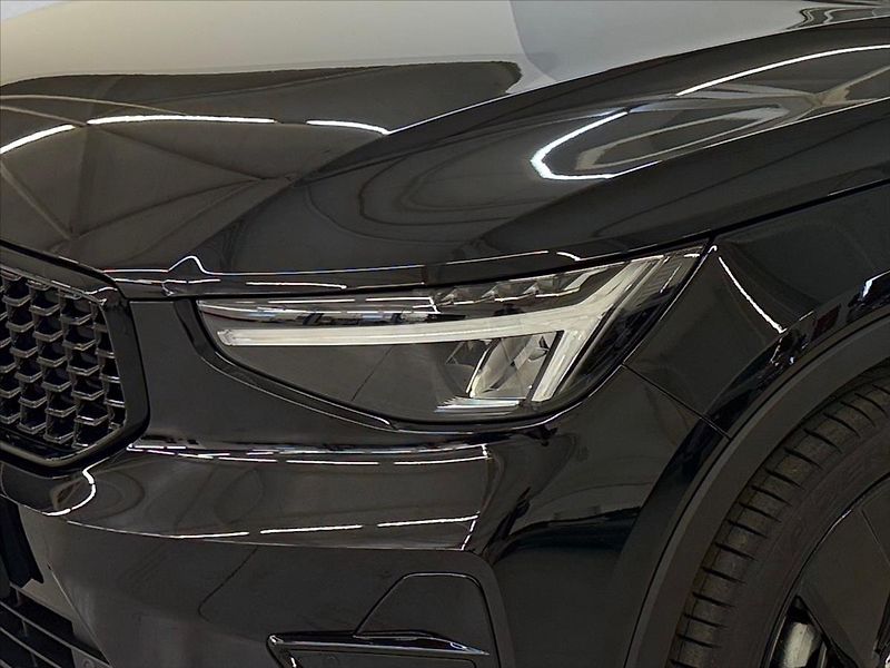 Volvo XC40 (2026) 2,0 B3 Black Edition 3132 - fotka 5 z 15