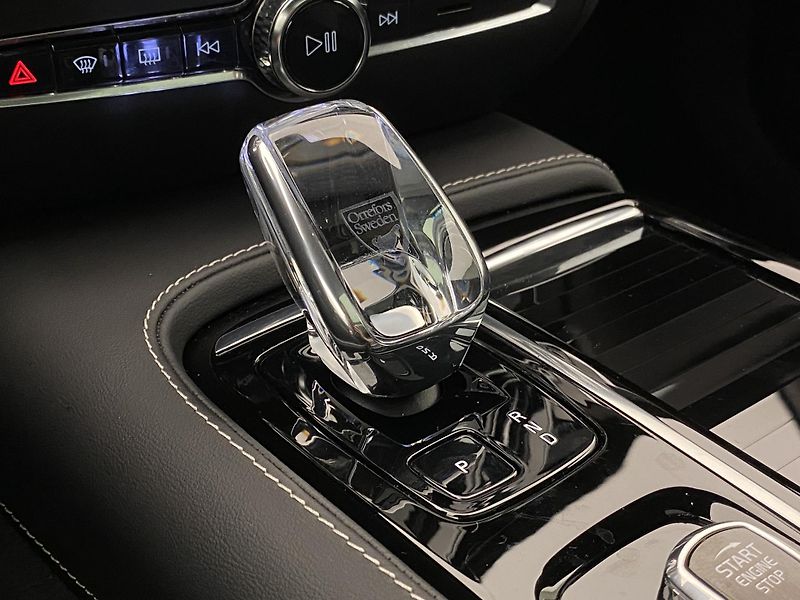 Volvo V60 T6 AWD RECHARGE REZERVACE - fotka 27 z 54