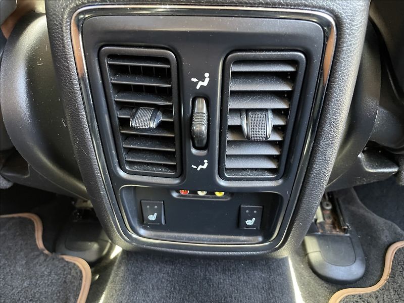 Jeep Grand Cherokee 3,0 CRDi 177kw Overland Pano T - fotka 13 z 35