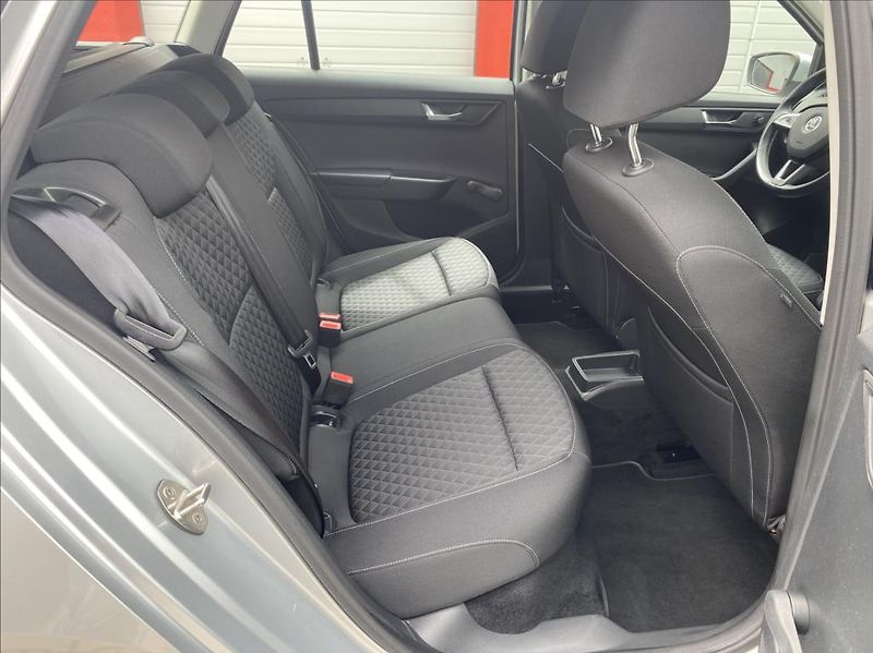 Škoda Fabia 1,4 TDI Ambition - fotka 17 z 39