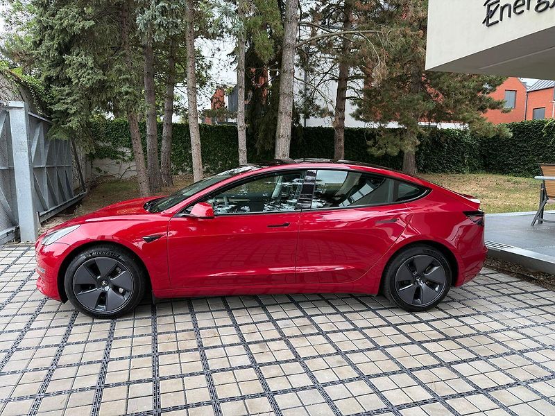 Tesla Model 3 Long Range AWD - fotka 3 z 40