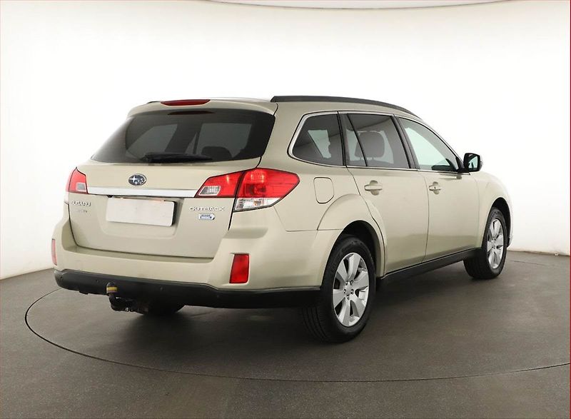 Subaru Outback (2013) 2.0 D, 4X4, Navi, Xenony - fotka 5 z 20