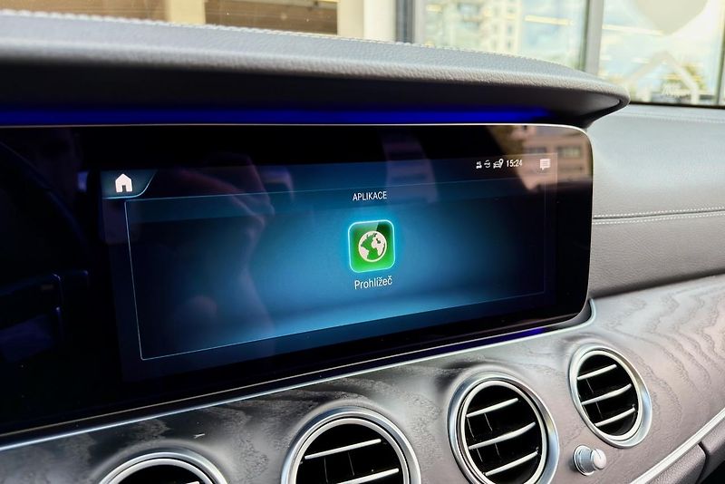 Mercedes-Benz Třídy E (2020) E 220d 4Matic AMG Line - fotka 88 z 112