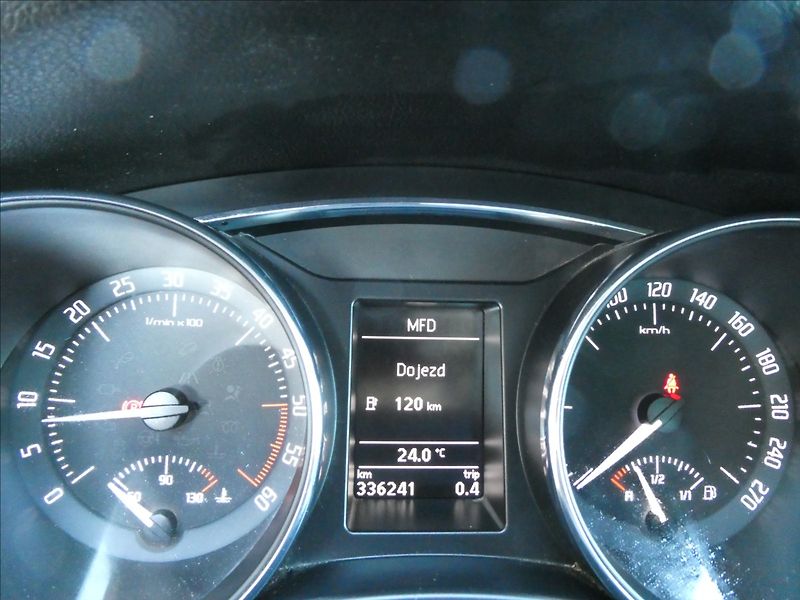 Škoda Superb 2,0 TDi 125kW ELEGANCE,závěs - fotka 32 z 47
