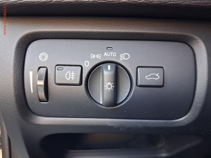 Volvo V40 (2013) 1.6 T2, Navi, bixen - fotka 13 z 15