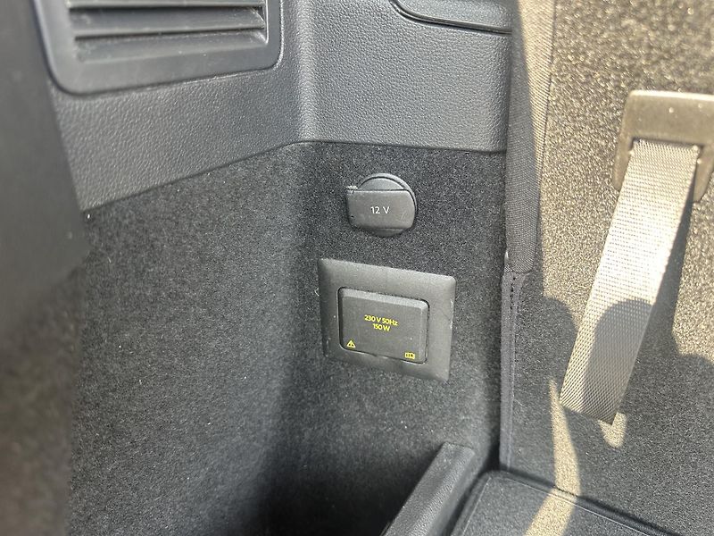 Volkswagen Touran (2015) 2.0 TDI se. knížka 7 míst - fotka 17 z 43