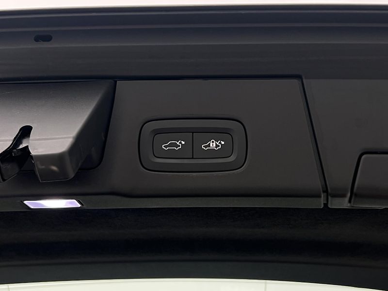 Volvo V90 CC B4 AWD BRIGHT PLUS AUT CZ - fotka 44 z 45