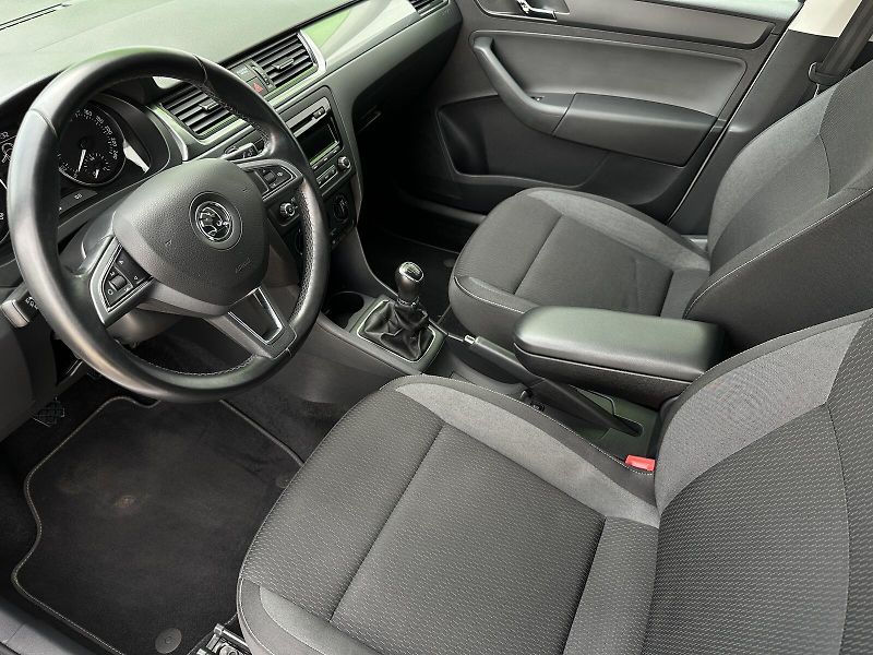 Škoda Rapid 1.2TSi Ambition PLUS 105PS Spa - fotka 9 z 30