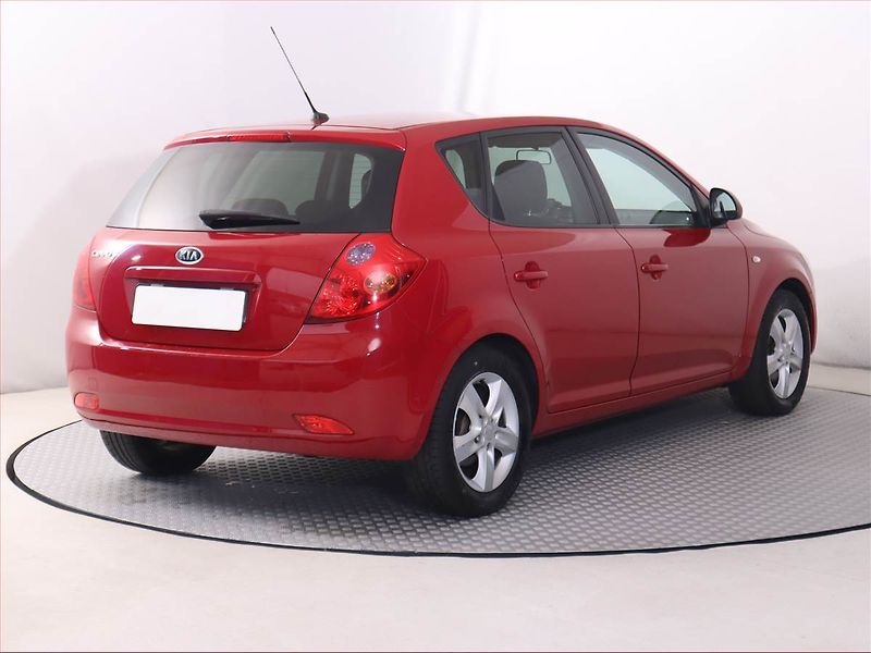 Kia Ceed (2009) 1.6 CVVT, Serv.kniha - fotka 5 z 16