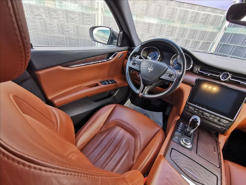Maserati Quattroporte 3.0 V6 GranLusso - fotka 10 z 27