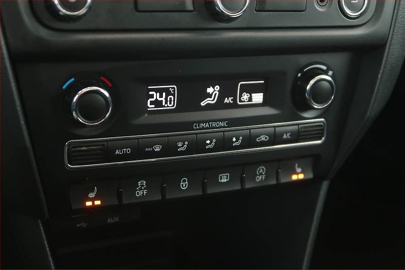 Škoda Rapid (2014) Spaceback 1.2 TSI, Navi - fotka 15 z 17