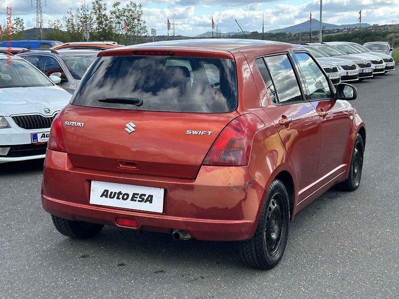 Suzuki Swift (2006) 1.4i 16v - fotka 4 z 17