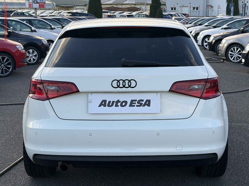 Audi A3 (2015) 1.6 TDi, ČR, AT, bixen, AC - fotka 5 z 14