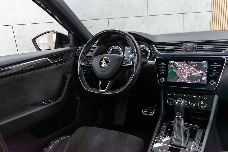 Škoda Superb 2.0 TDI 4x4*SPORTLINE*CANTON* - fotka 8 z 46