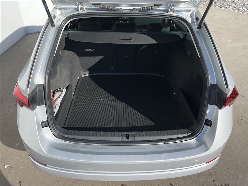 Škoda Octavia 2,0 TDI Combi Ambition Plus - fotka 24 z 24