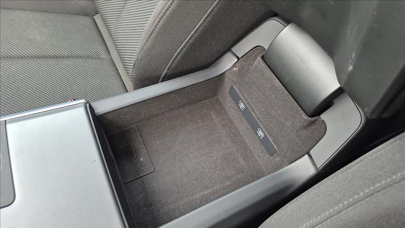 Audi A6 2,0 150 Kw 40 TDi Avant DPH ČR - fotka 20 z 25