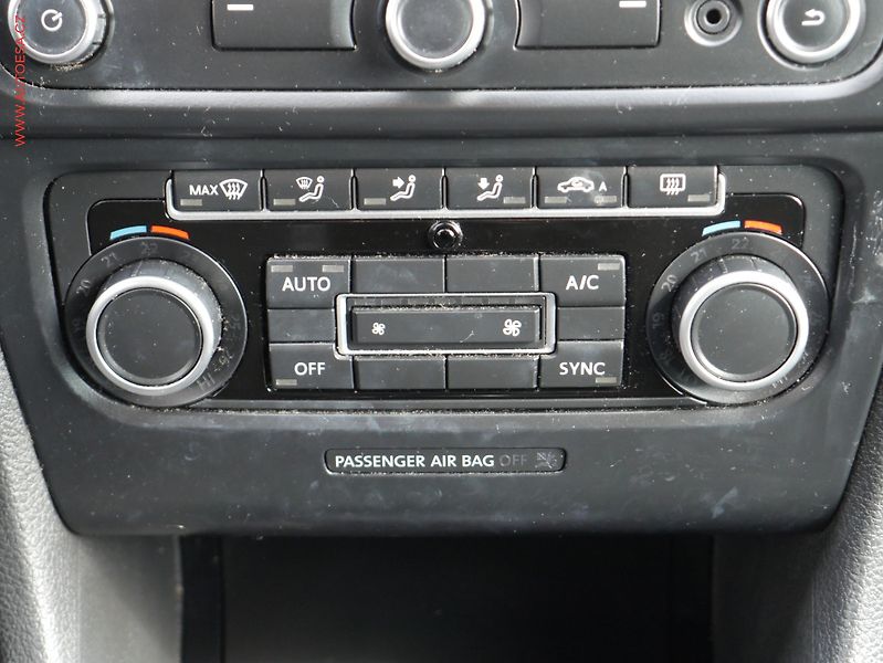 Volkswagen Golf (2013) 1.6 TDi VI, Navi, AC - fotka 13 z 16