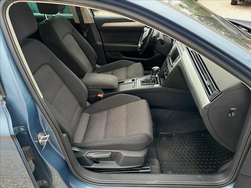 Volkswagen Passat Variant 2.0 TDI 110KW - fotka 32 z 59
