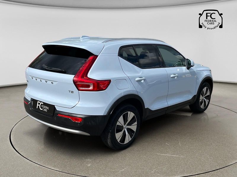 Volvo XC40 FWD T2 Core - fotka 6 z 44