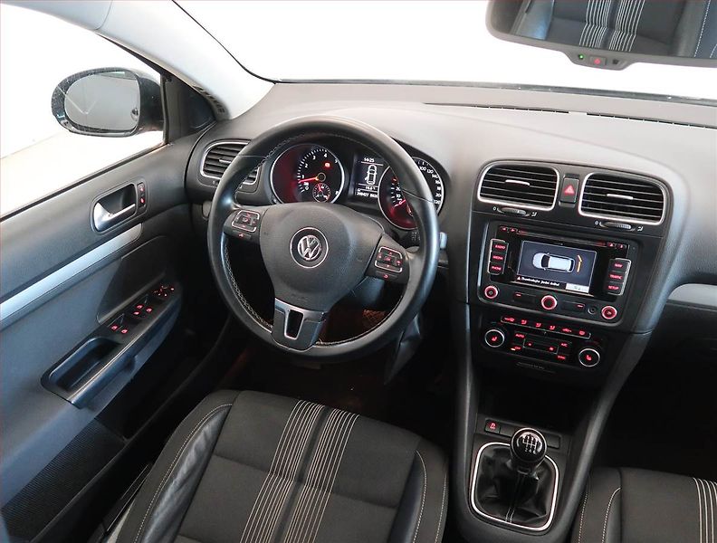 Volkswagen Golf (2012) 1.4 TSI, Navi, Park. senzory - fotka 7 z 15