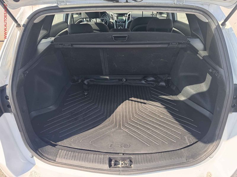 Hyundai i30 (2015) 1.6GDi, 2.maj,ČR, AC, tempo - fotka 7 z 14