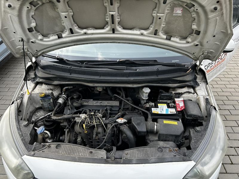 Hyundai i20 1.3 /63kW - fotka 6 z 16