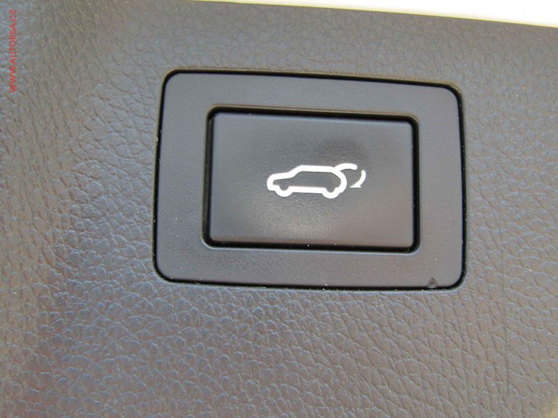 Hyundai Santa Fe (2015) 2.2 CRDi 4x4, AT, panor - fotka 23 z 25