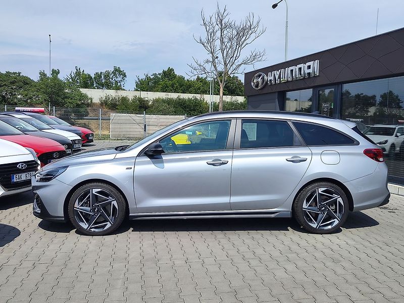 Hyundai i30 1.5 T-GDI/103kW N-Line DCT - fotka 8 z 32