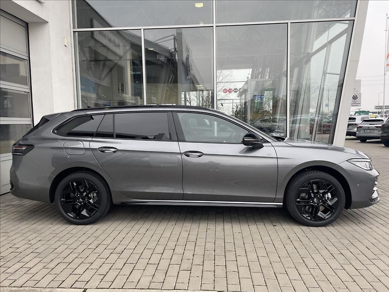 Volkswagen Passat (2025) 1,5 TSI 200 kW eHybrid  R-Line - fotka 4 z 16
