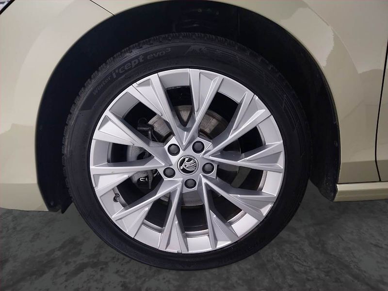 Škoda Superb (2024) 1.5 TSI - fotka 15 z 17