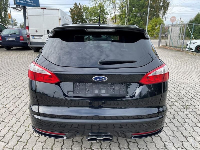 Ford Focus ST 2.0 EB 184 kW serviska - fotka 4 z 19