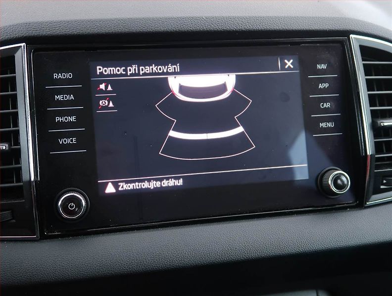 Škoda Karoq (2020) Ambition 1.0 TSI, Navi - fotka 20 z 20