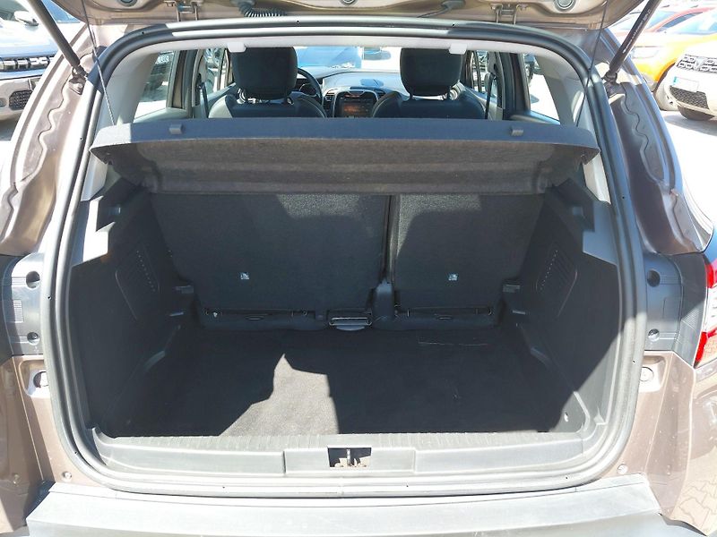 Renault Captur (2013) 1,5 DCi 66 kW LIMITED - fotka 11 z 23