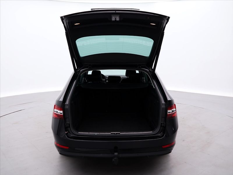 Škoda Superb 2,0 TDI 110kW CZ Style DSG - fotka 9 z 41