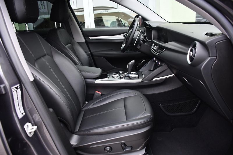 Alfa Romeo Stelvio 2.0TURBO 16V Q4 147kW SPRINT - fotka 18 z 45