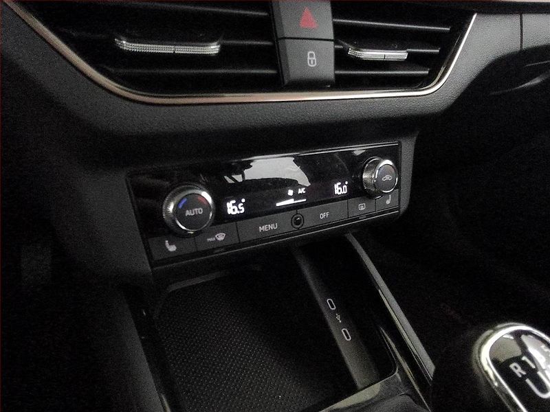 Škoda Kamiq (2022) 1.5 TSI - fotka 15 z 16