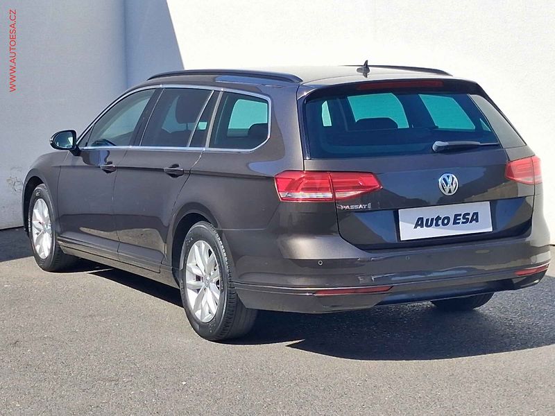 Volkswagen Passat (2015) 2.0 TDi, 1.maj, AC, temp - fotka 6 z 19