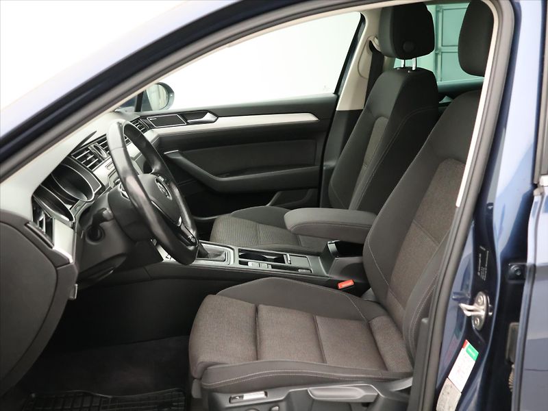 Volkswagen Passat 2.0 TDI 110kW Comfortline - fotka 9 z 29